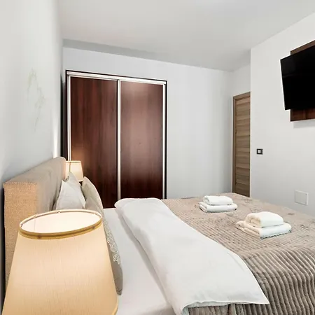 Marina Breeze - Pool & Нэводари