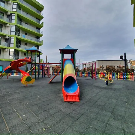 Marina Breeze - Pool & Нэводари