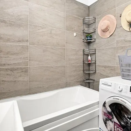 Апартаменты Marina Breeze - Pool & *