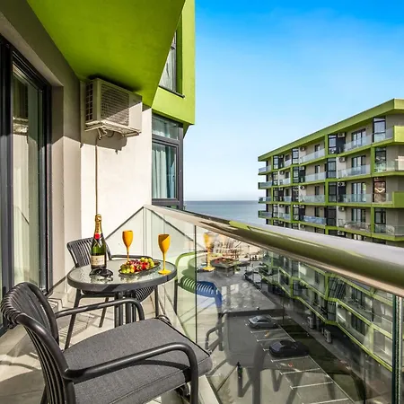 Marina Breeze - Pool & *