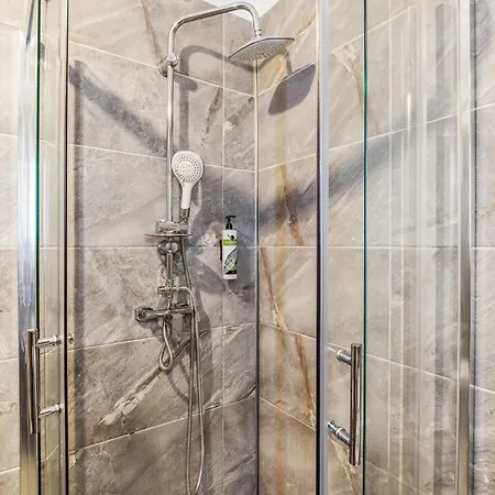 Marina Breeze - Pool & Нэводари