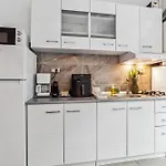 Exmarina B 8,4 Din10 شقة