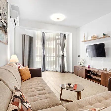 Marina Breeze - Pool & Διαμέρισμα *