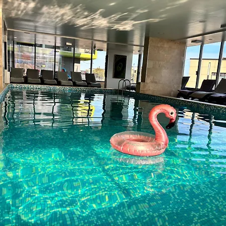 Marina Breeze - Pool & Appartamento