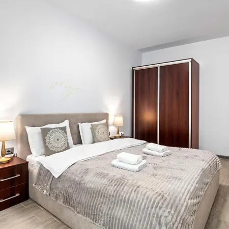 Marina Breeze - Pool & *