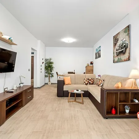 Marina Breeze - Pool & Năvodari