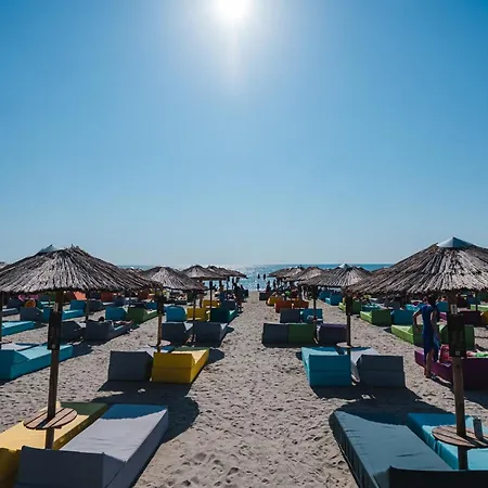 Marina Breeze - Pool & Năvodari